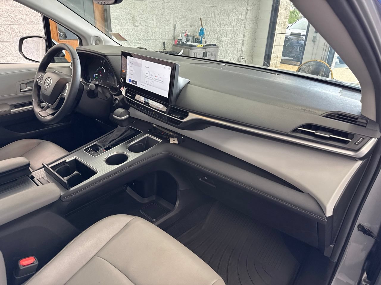 Certified 2025 Toyota Sienna XLE w/ XLE Plus Package AWD/4WD image 54
