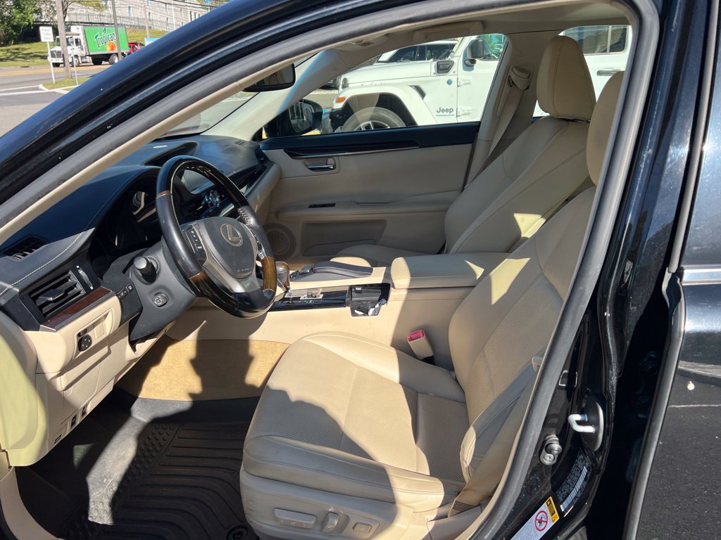 Used 2015 Lexus ES 350 w/ Premium Package FWD image 10