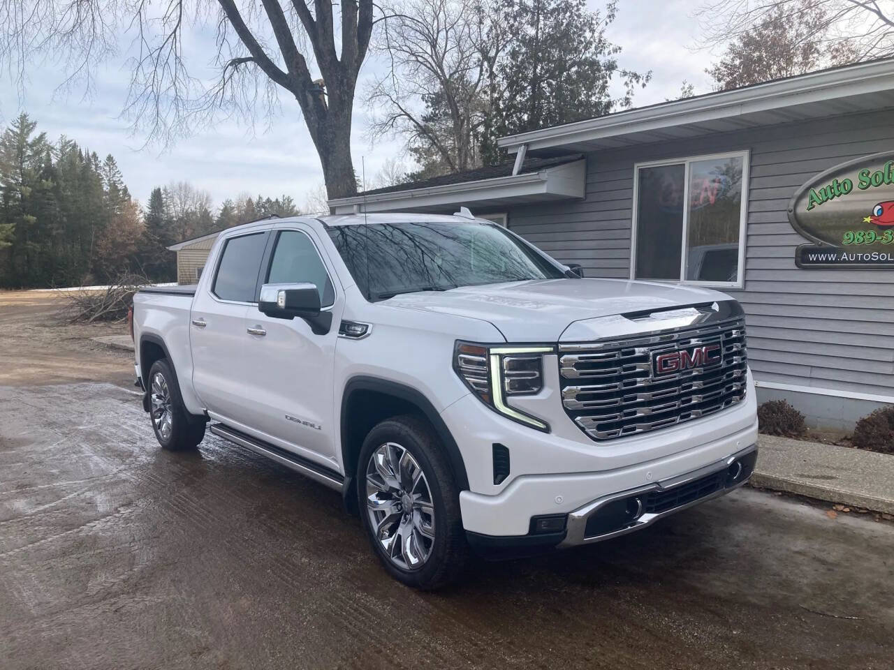 Used 2023 GMC Sierra 1500 Denali w/ Denali Reserve Package AWD/4WD image 2