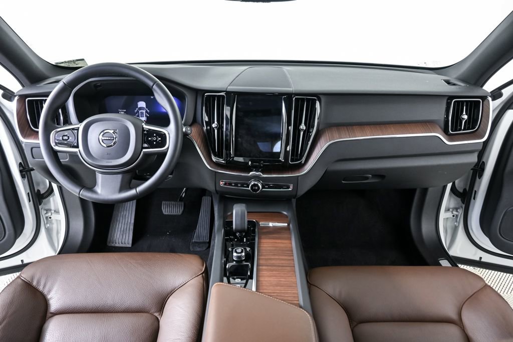 Certified 2024 Volvo XC60 B5 Plus w/ Protection Package Premier AWD/4WD image 19