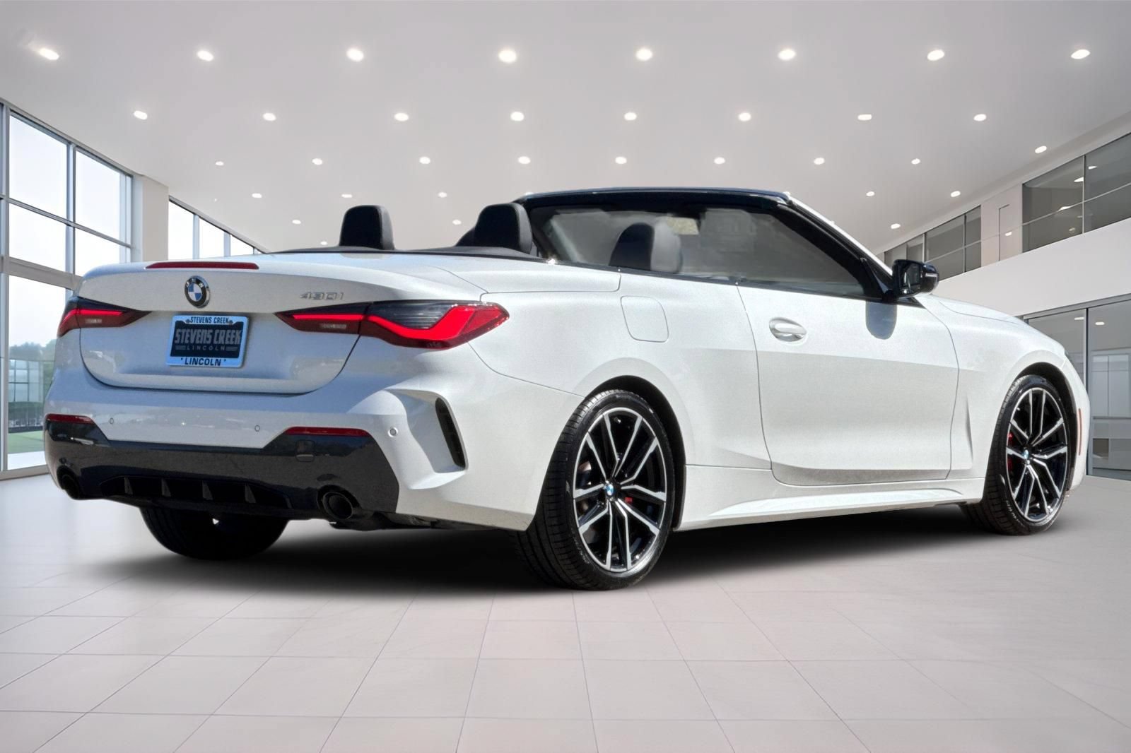 Used 2023 BMW 430i Convertible w/ M Sport Package RWD image 4