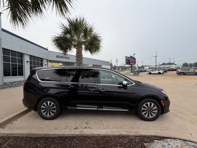 Used 2022 Chrysler Pacifica Limited FWD image 26