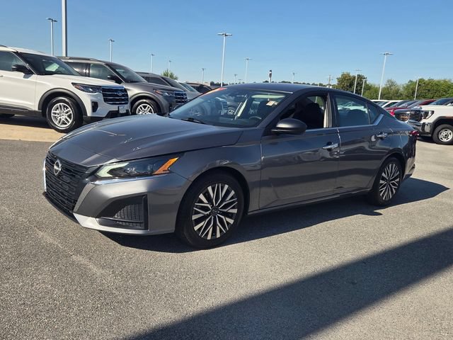 Used 2024 Nissan Altima 2.5 SV FWD image 3