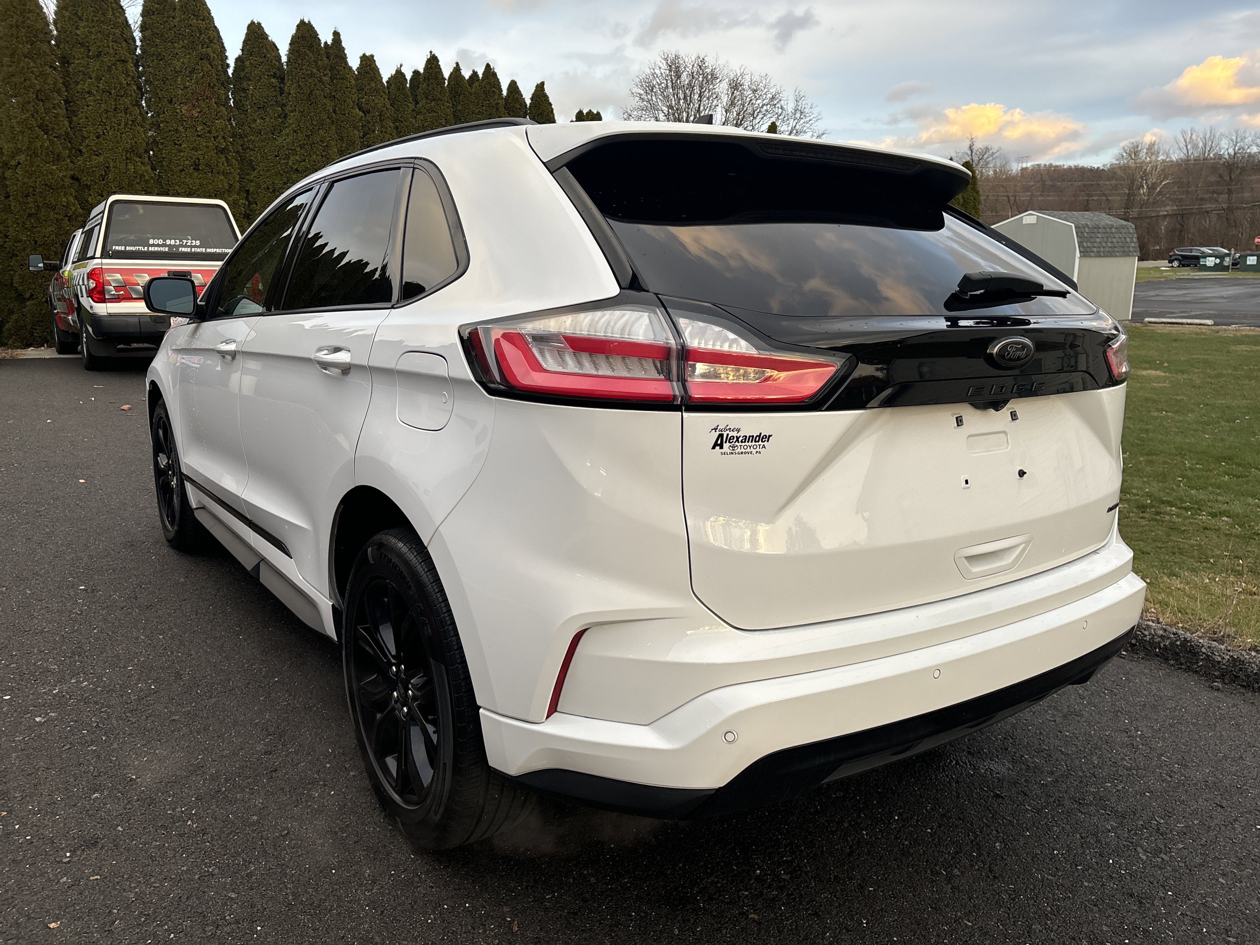 Used 2022 Ford Edge SE w/ Black Appearance Package image 6