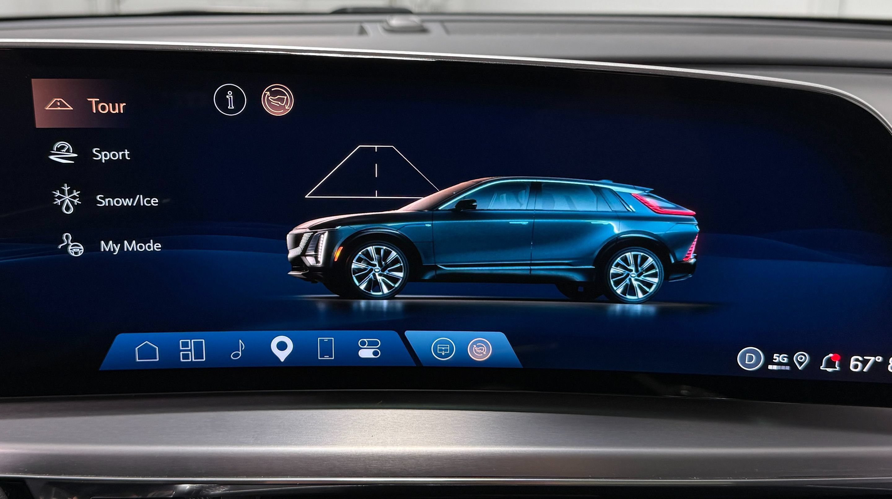 Used 2024 Cadillac Lyriq Sport RWD image 29