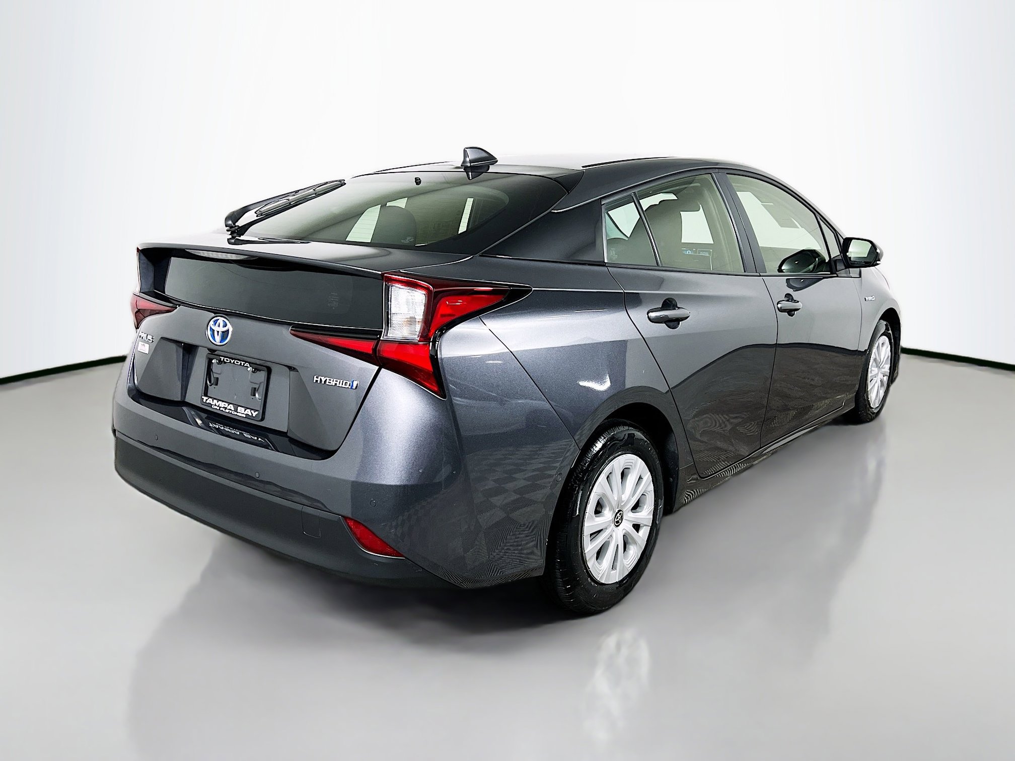 Used 2022 Toyota Prius LE image 4