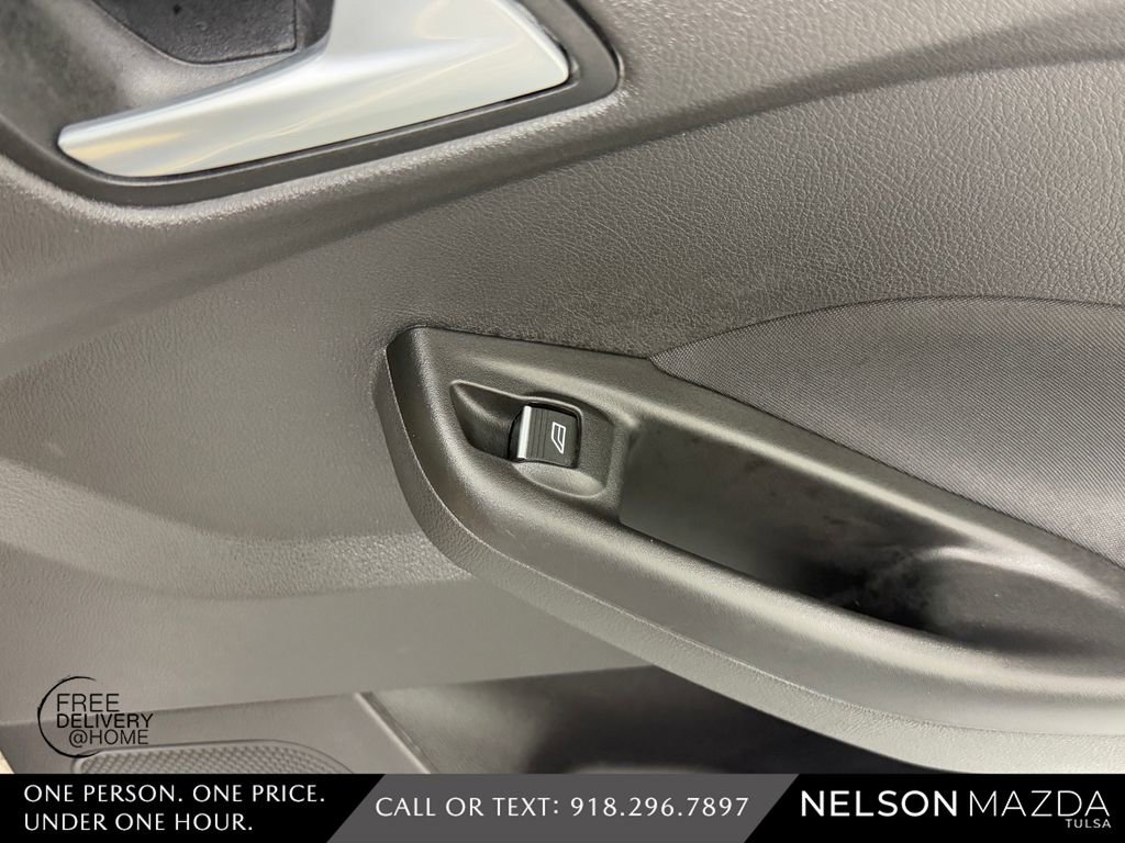 Used 2018 Ford Focus Titanium FWD image 43