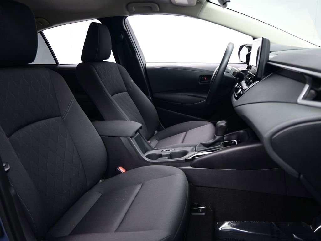 Used 2025 Toyota Corolla LE image 11