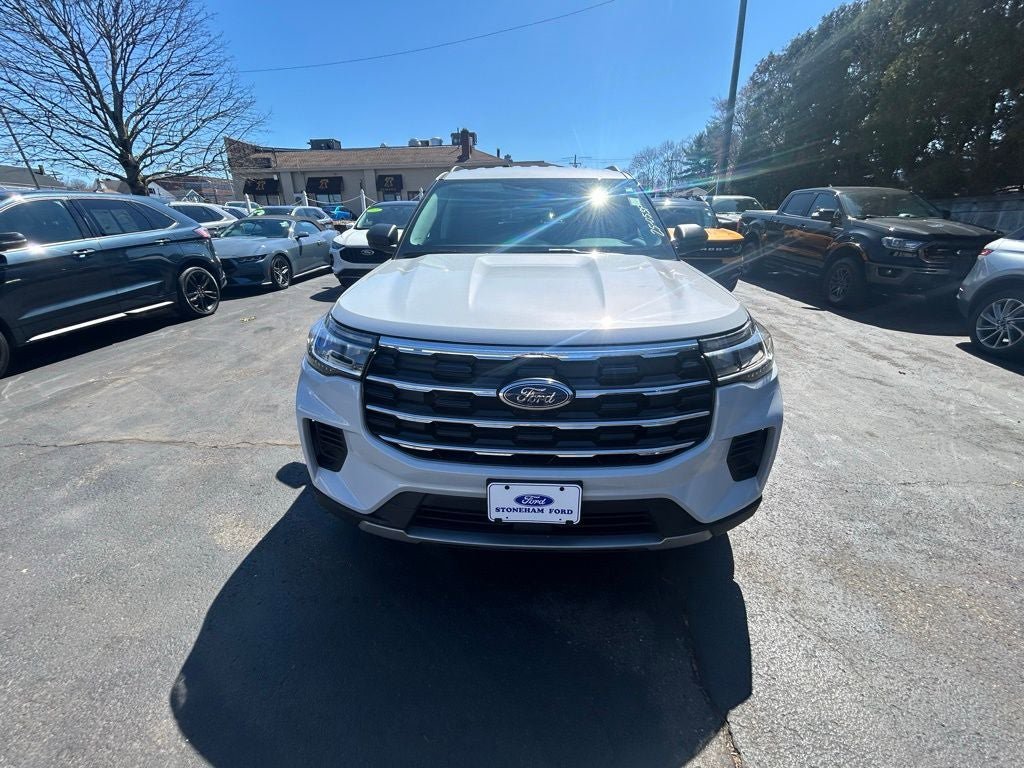 Used 2025 Ford Explorer Active image 2
