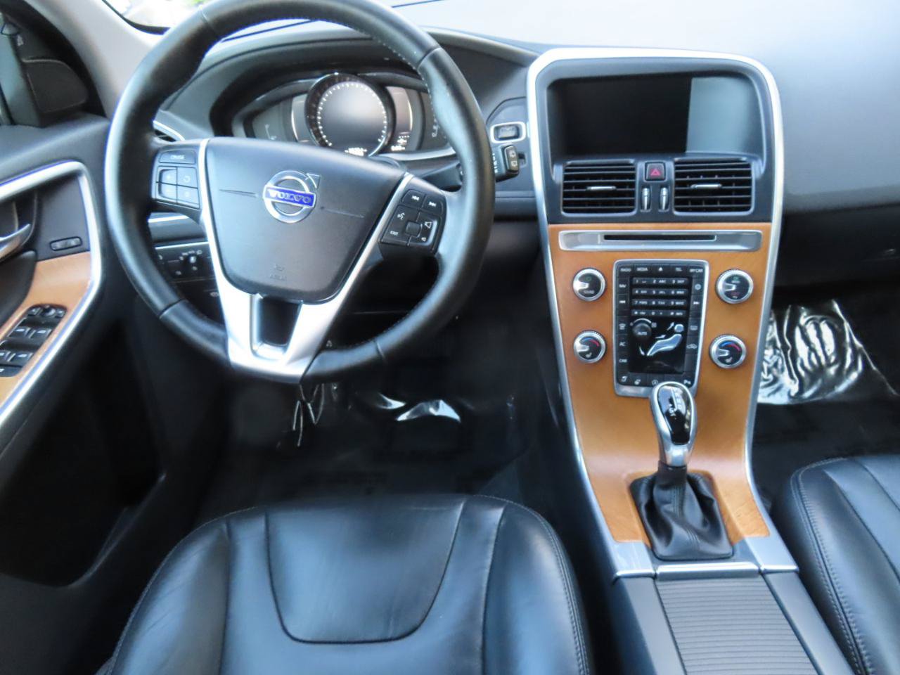 Used 2017 Volvo XC60 T6 Inscription w/ Climate Package AWD/4WD image 17