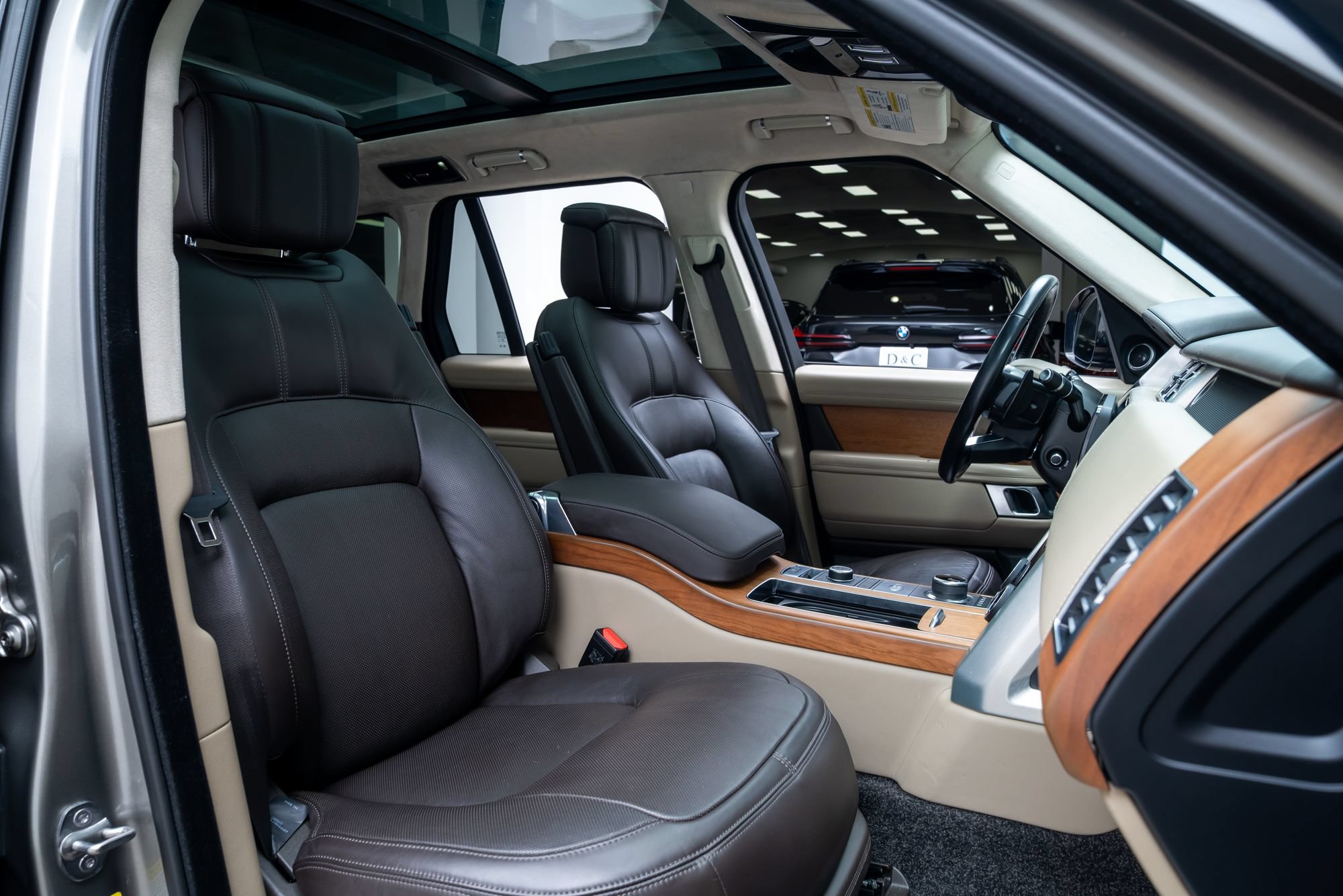 Used 2022 Land Rover Range Rover Autobiography AWD/4WD image 25