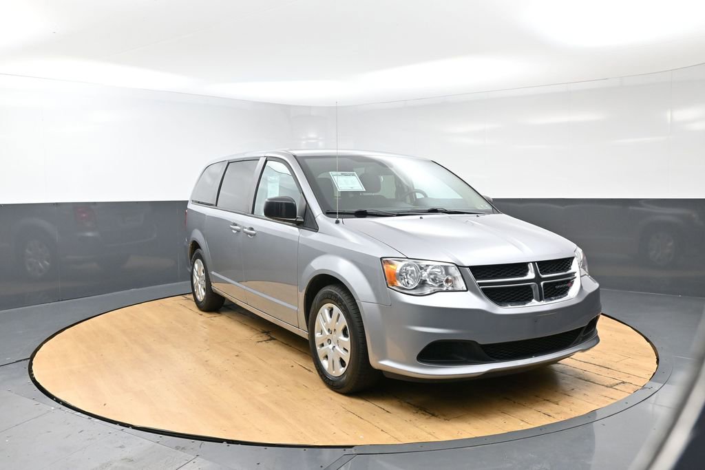 Used 2018 Dodge Grand Caravan SE w/ UConnect Hands-Free Group FWD image 3