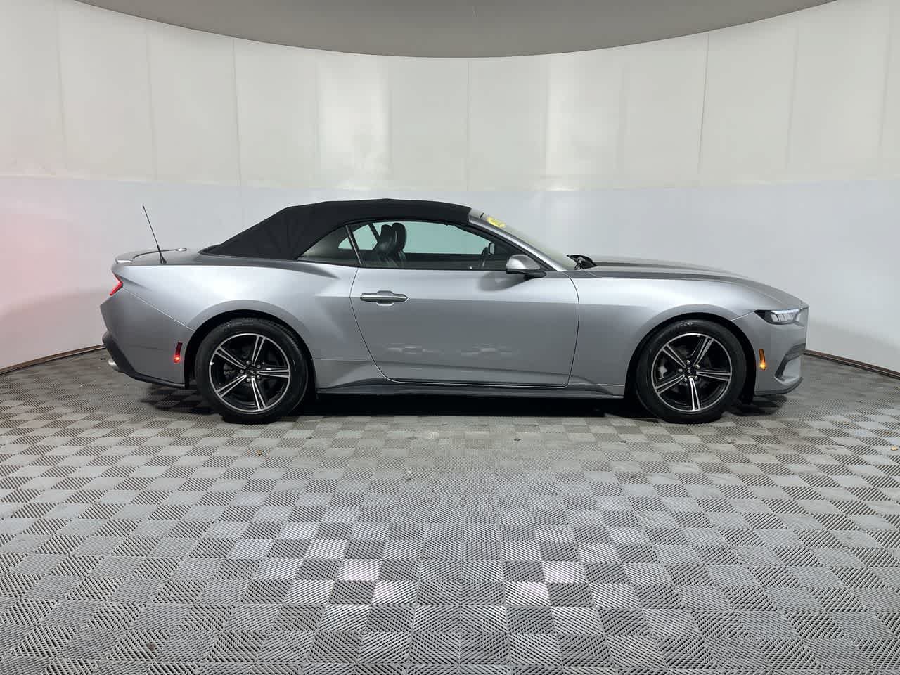 Used 2025 Ford Mustang Premium RWD image 9