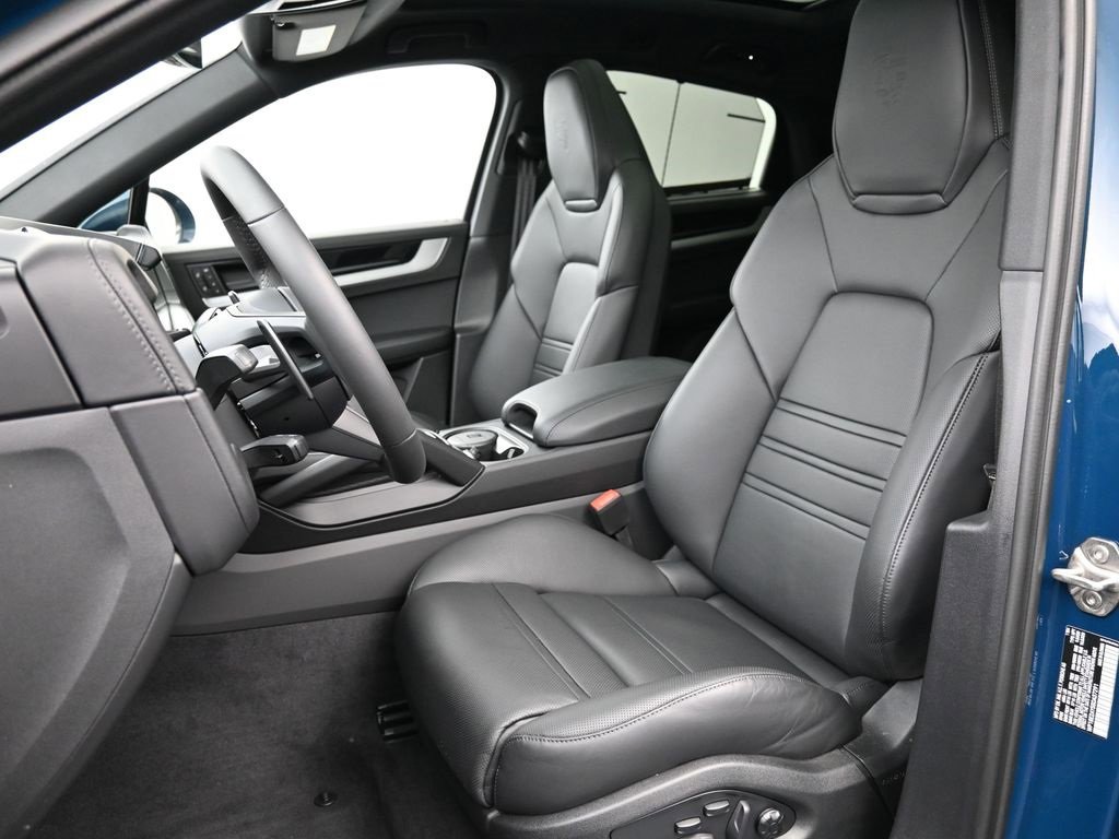 Used 2025 Porsche Cayenne image 4