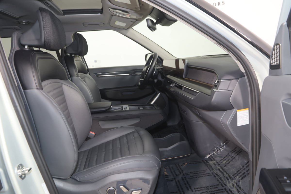 Used 2024 Kia EV9 Land AWD/4WD image 14