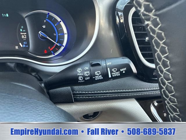 Used 2023 Chrysler Pacifica Touring-L FWD image 32