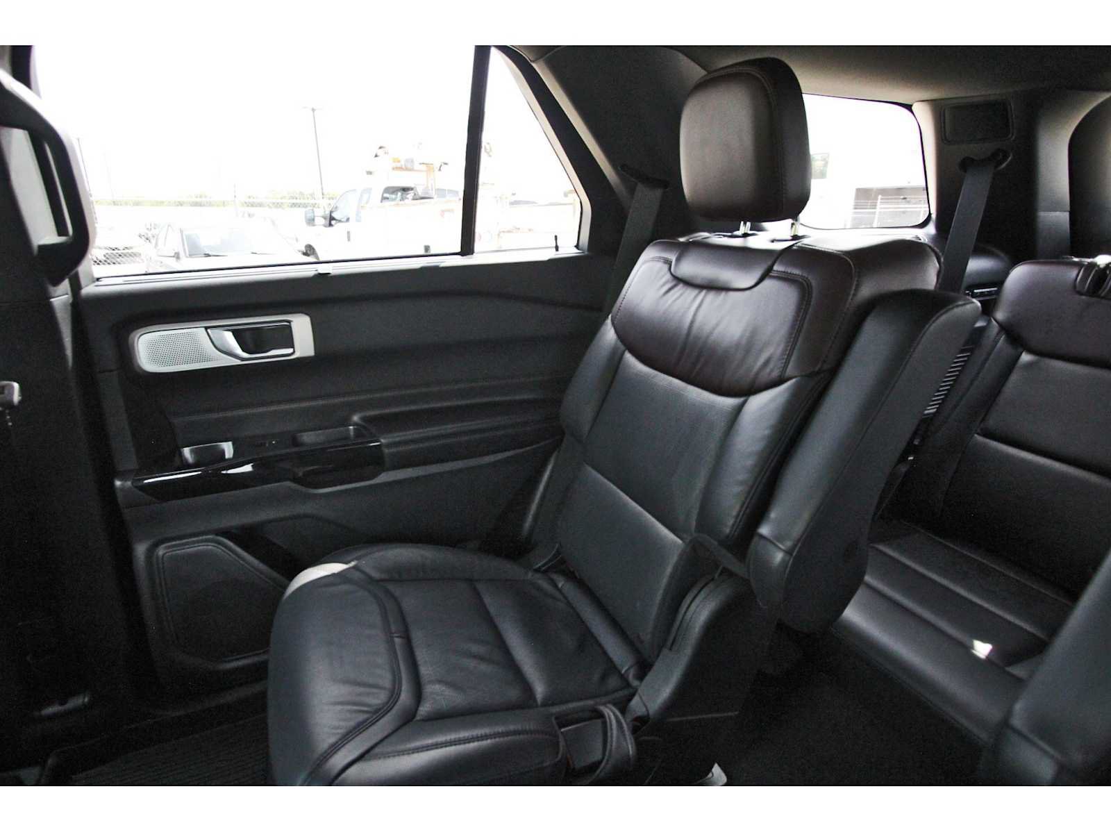 Used 2021 Ford Explorer Platinum w/ Equipment Group 601A AWD/4WD image 9