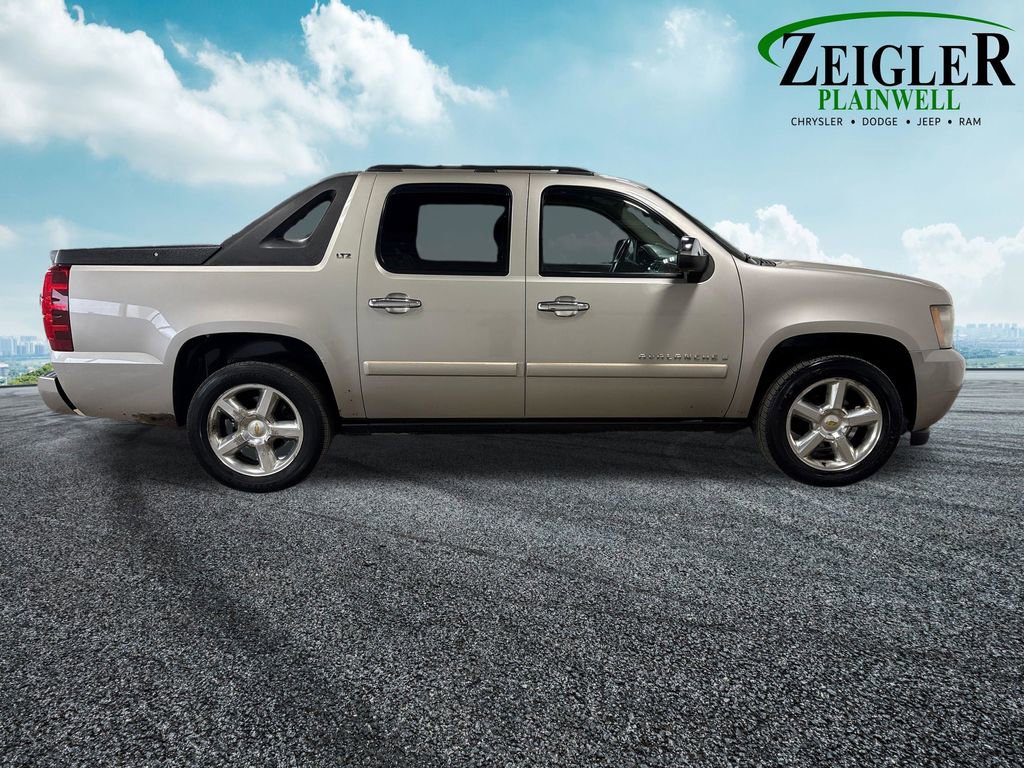 Used 2007 Chevrolet Avalanche LTZ w/ LTZ Preferred Equipment Group image 9