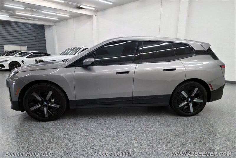 Used 2024 BMW iX xDrive50 w/ Premium Package AWD/4WD image 6