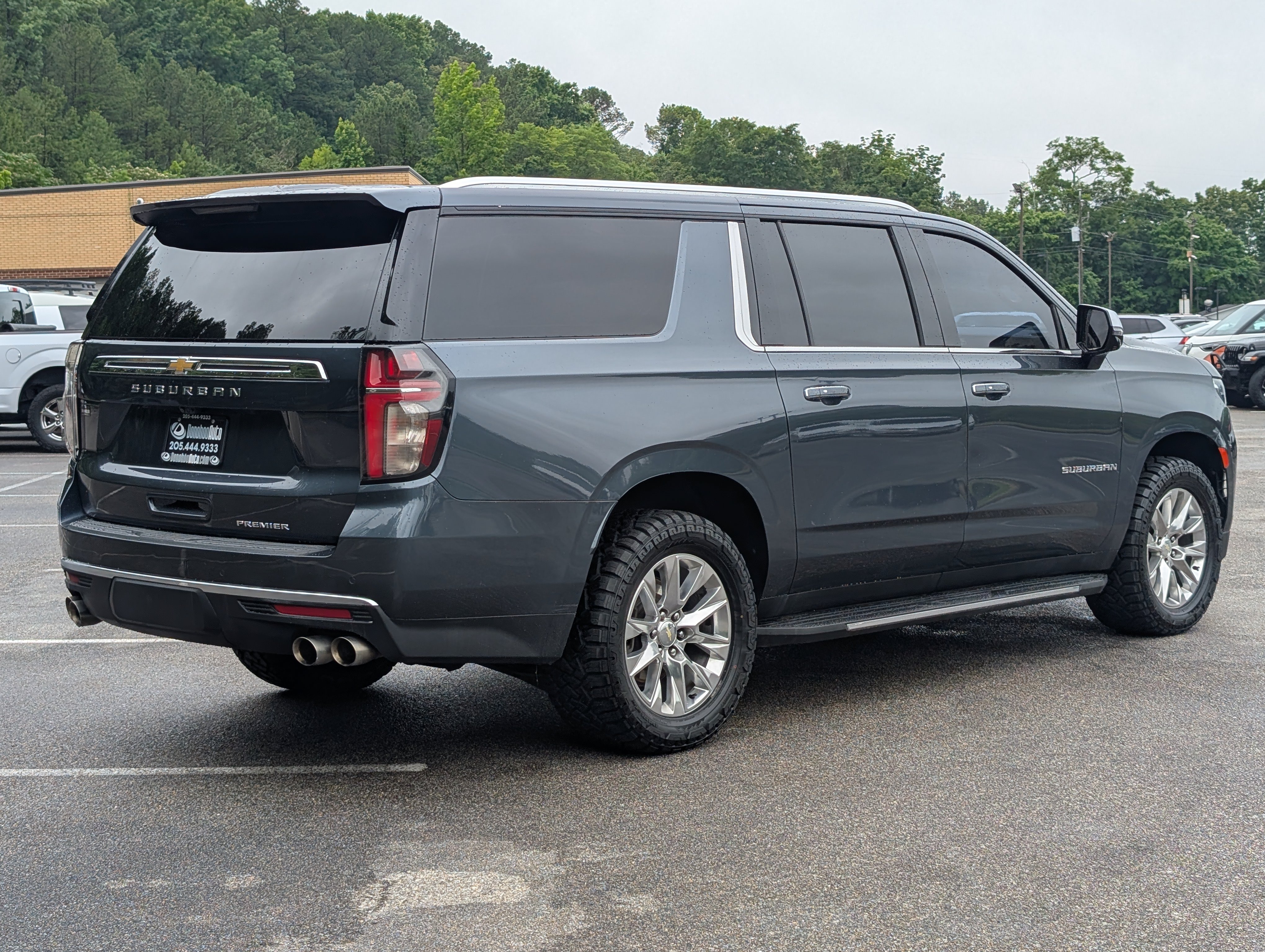 Used 2021 Chevrolet Suburban Premier w/ Premium Package 2 RWD image 9
