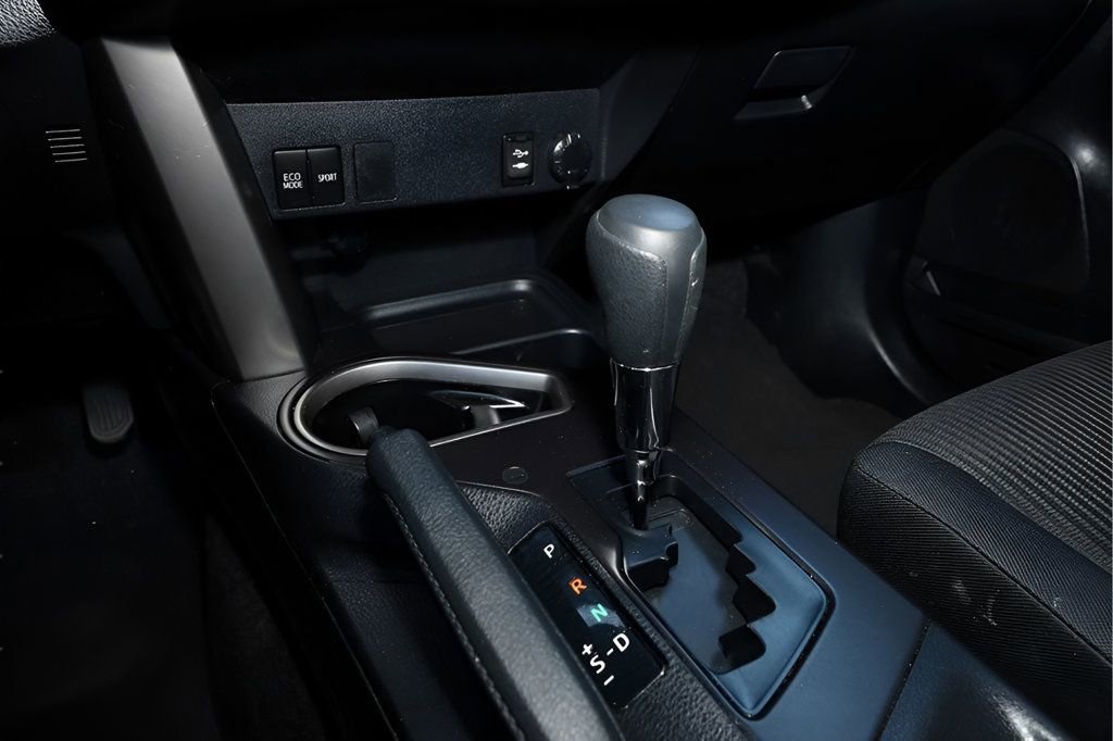 Used 2018 Toyota RAV4 LE image 25