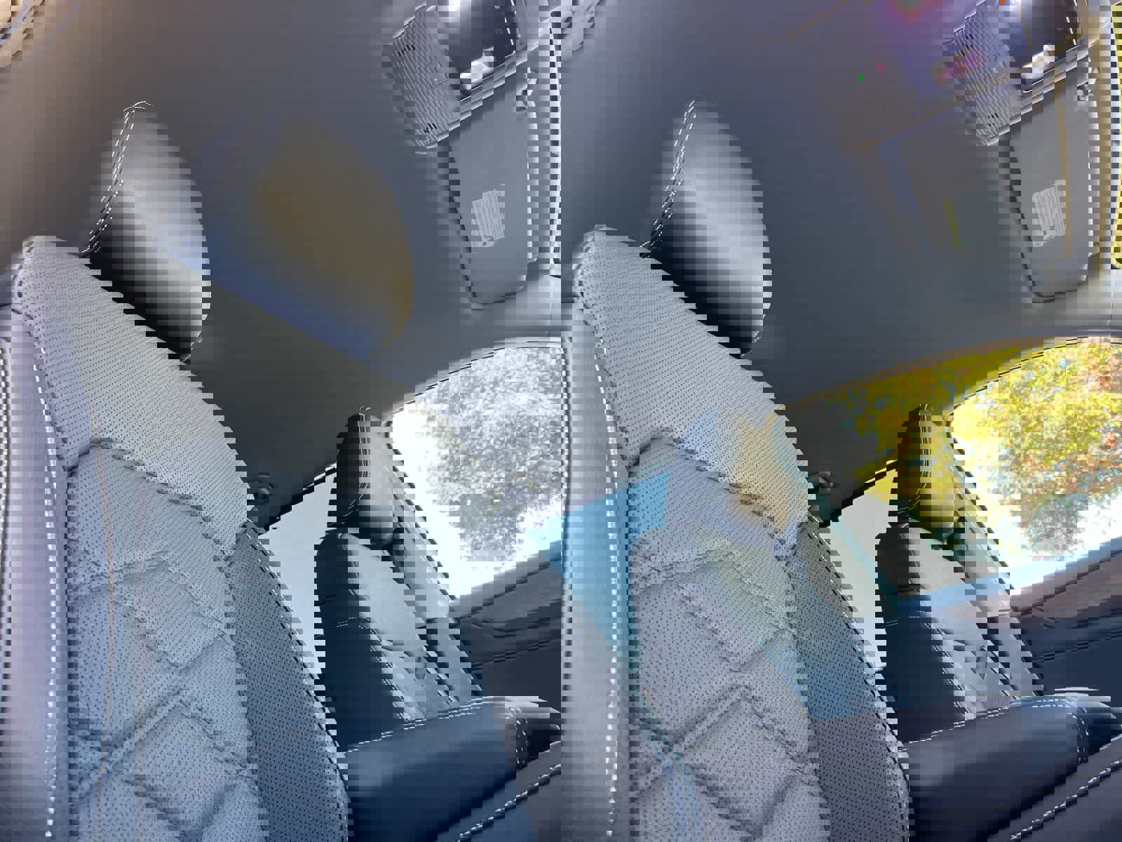 Used 2025 Volkswagen Atlas SE image 19