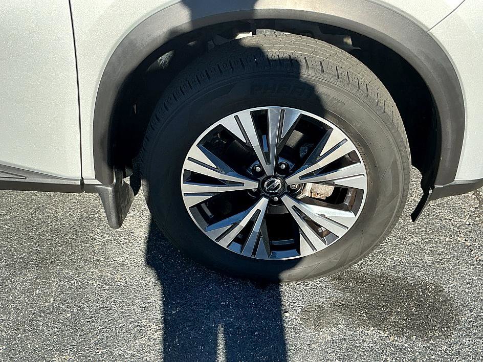 Used 2021 Nissan Rogue SV w/ Premium Package image 10