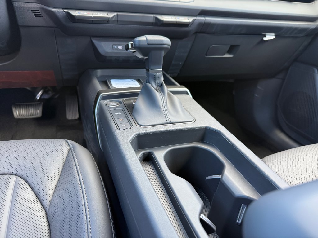 New 2027 Kia Seltos X-Line S w/ X-Line S Premium Package AWD/4WD image 14
