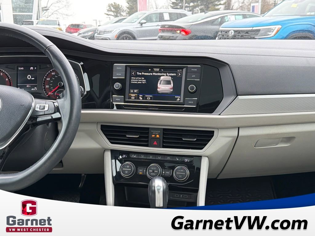 Used 2020 Volkswagen Jetta SE w/ SE Cold Weather Package image 17