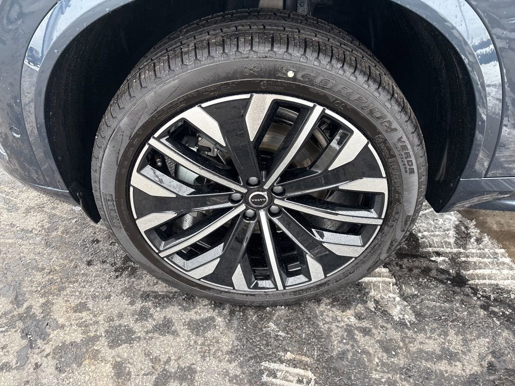 New 2026 Volvo XC90 B6 Ultra w/ Protection Package Premier image 13