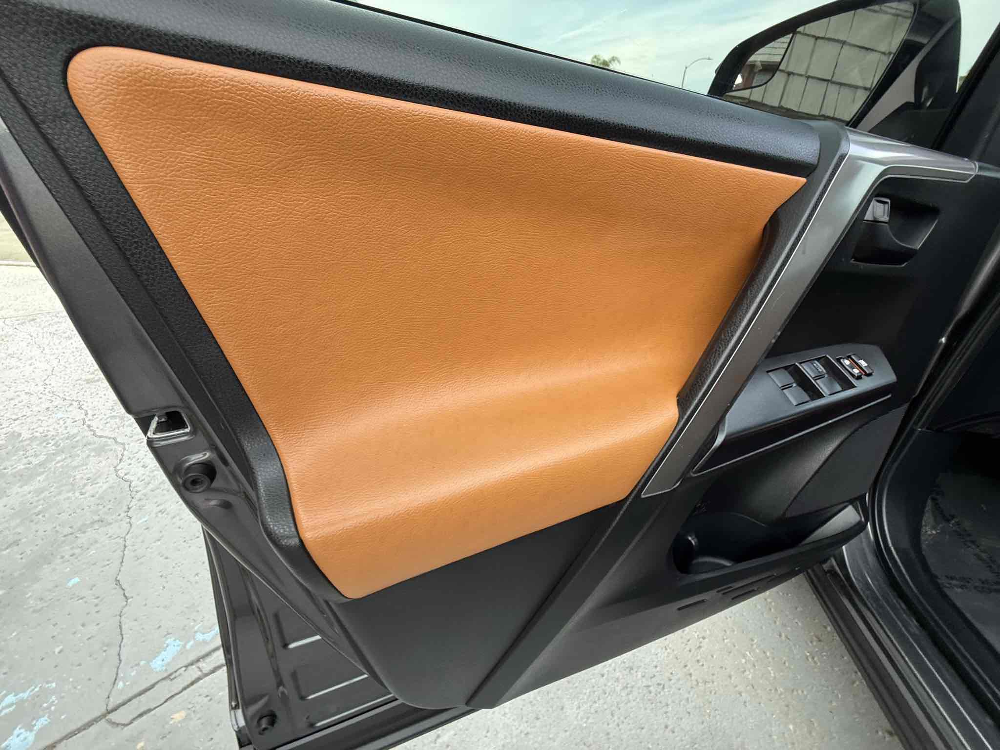 Used 2017 Toyota RAV4 LE image 79