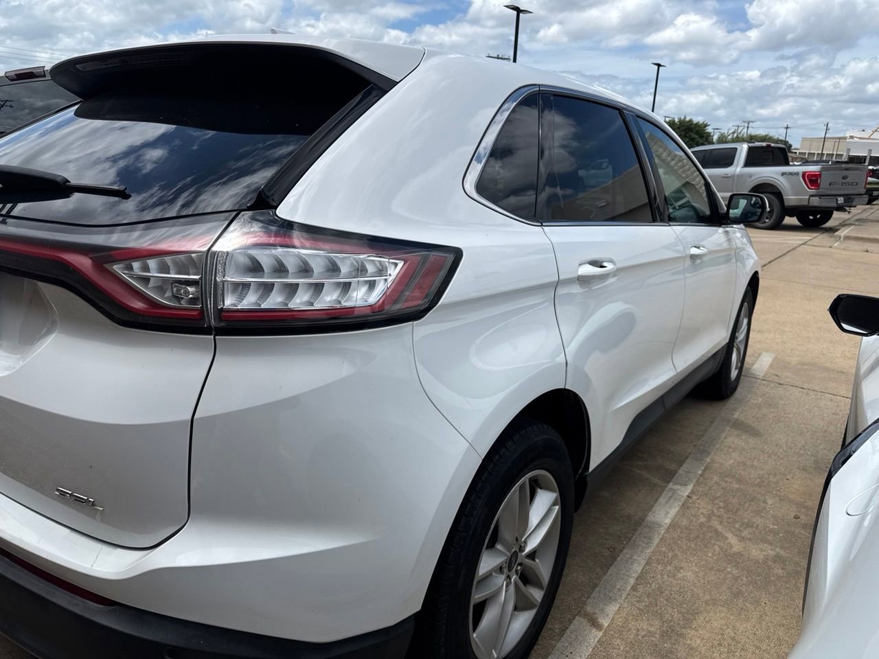 Used 2018 Ford Edge SEL FWD image 4