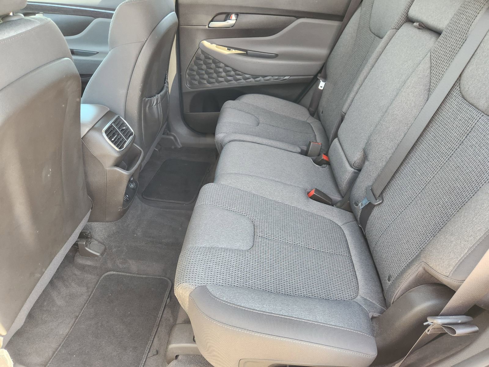 Used 2020 Hyundai Santa Fe SE image 34