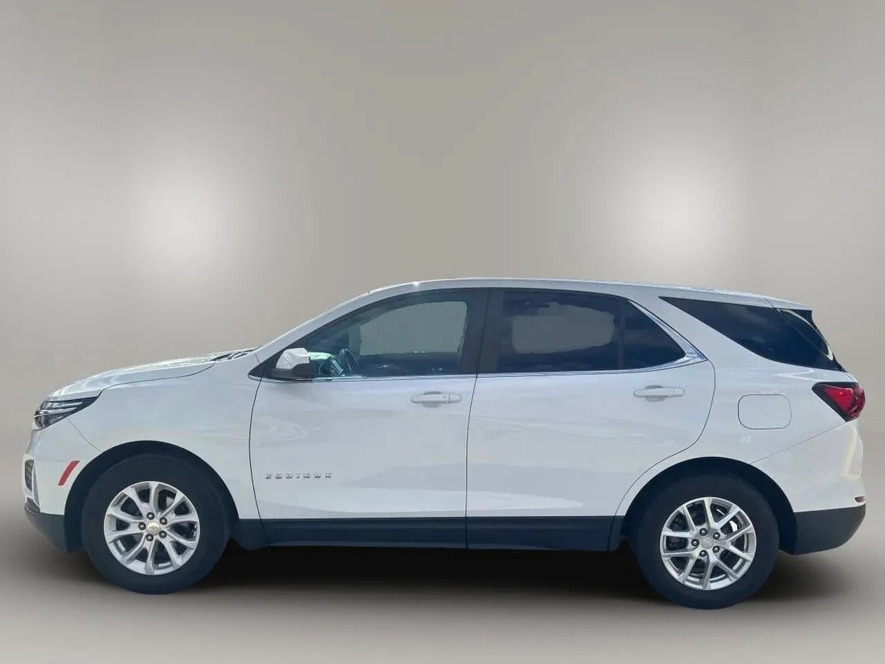 Used 2022 Chevrolet Equinox LT w/ Driver Convenience Package FWD image 4