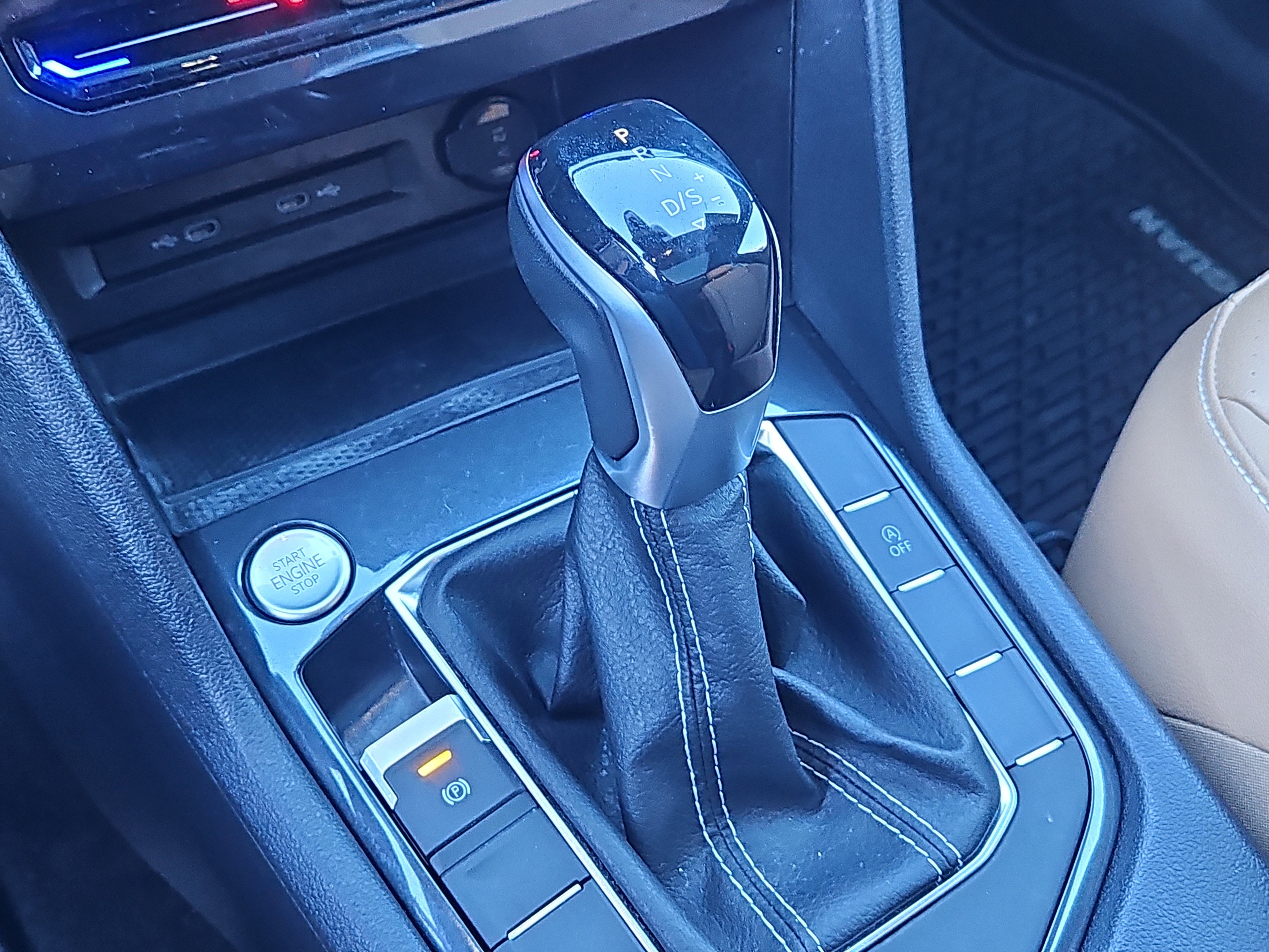 Certified 2022 Volkswagen Tiguan SE w/ Panoramic Sunroof Package image 20