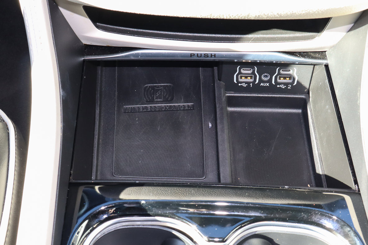 Used 2023 Chrysler Pacifica Limited image 24