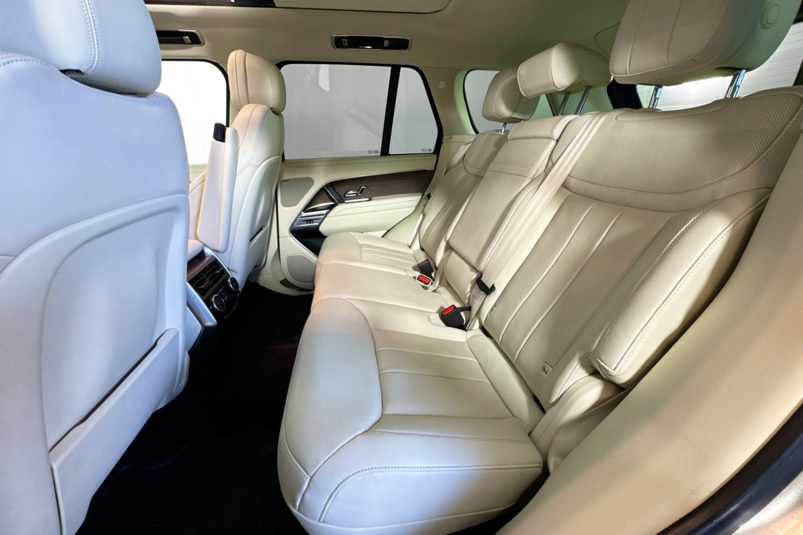 Used 2023 Land Rover Range Rover SE image 22