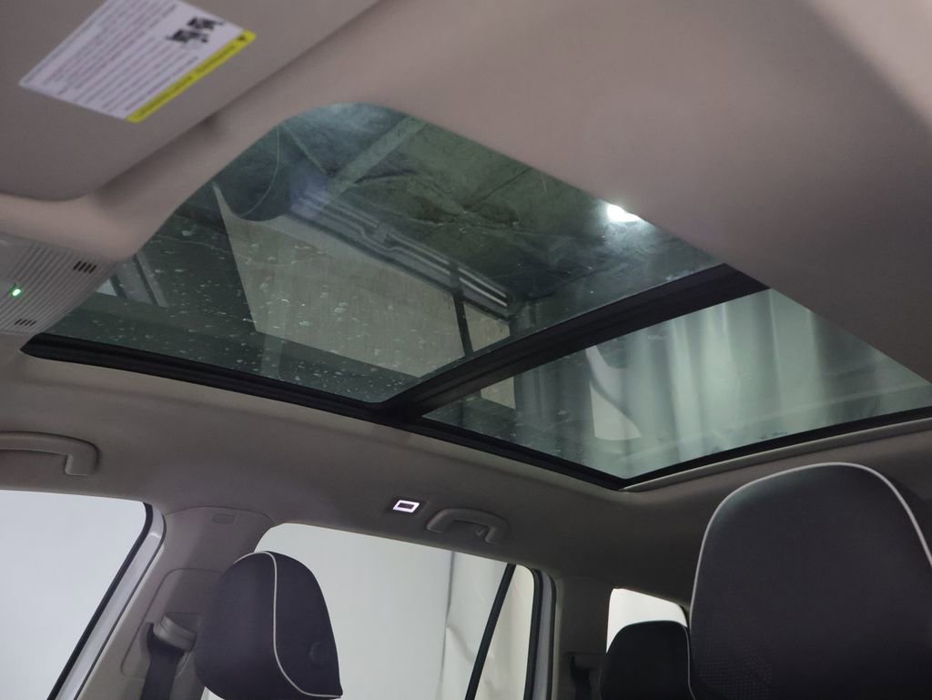 Used 2025 Volkswagen Atlas SEL Premium R-Line image 32