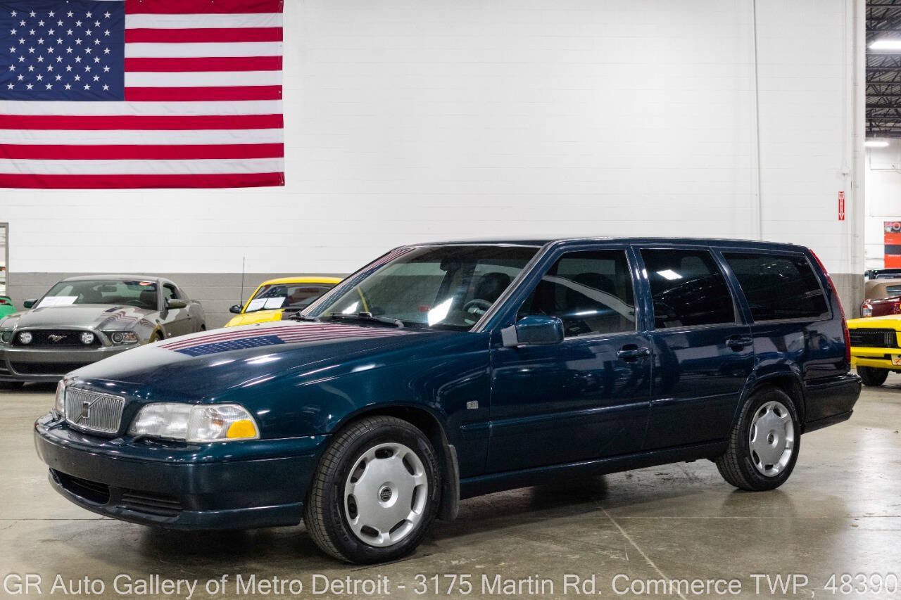 Used 1998 Volvo V70 FWD image 1