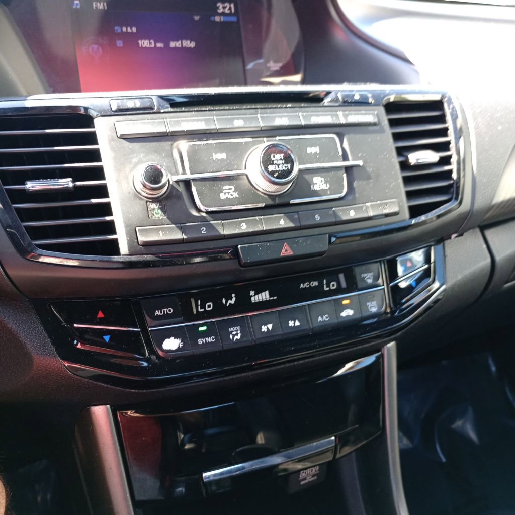 Used 2017 Honda Accord Sport image 14