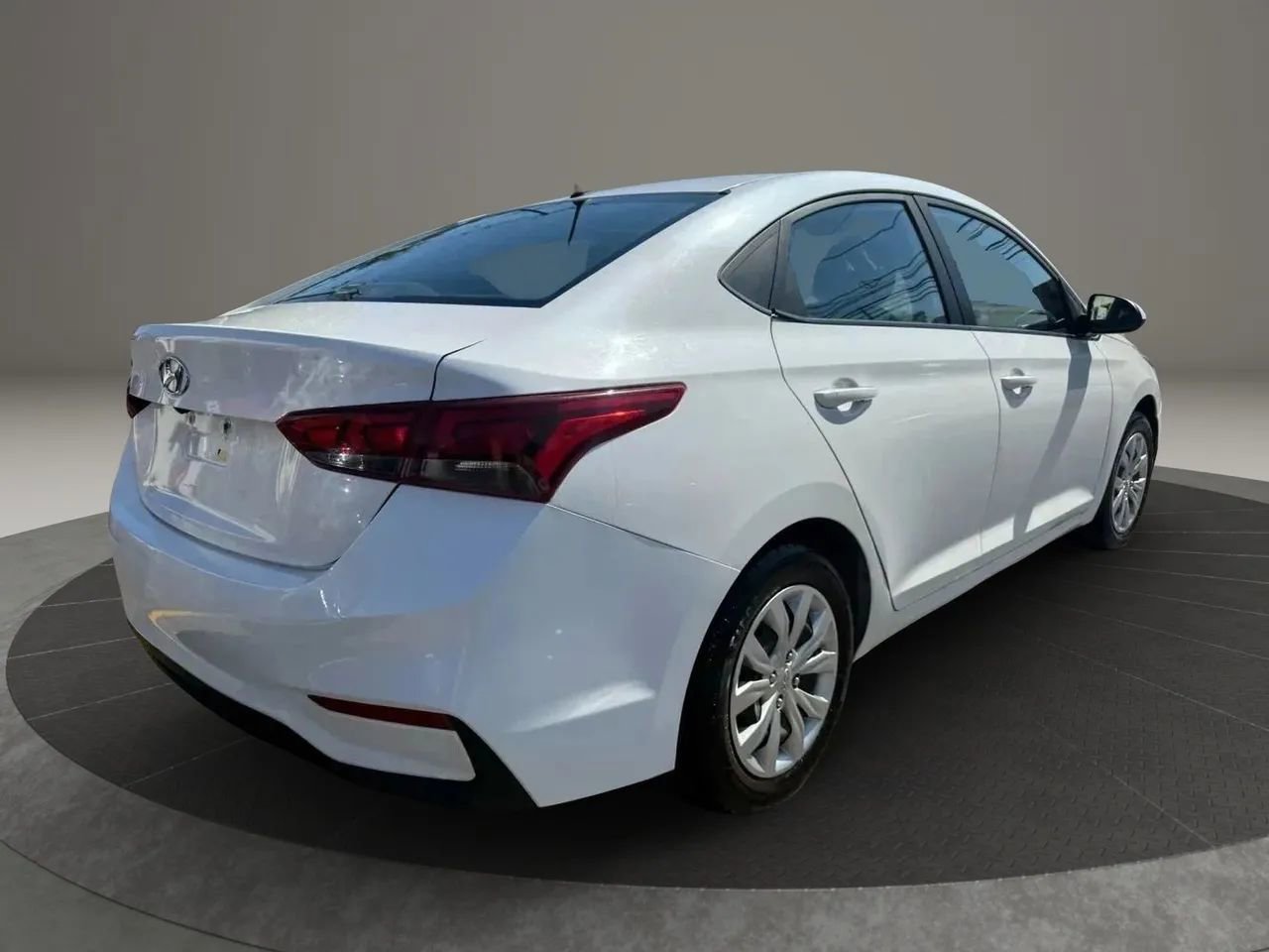 Used 2018 Hyundai Accent SE image 5