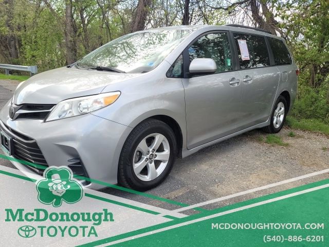 Used 2018 Toyota Sienna LE image 1