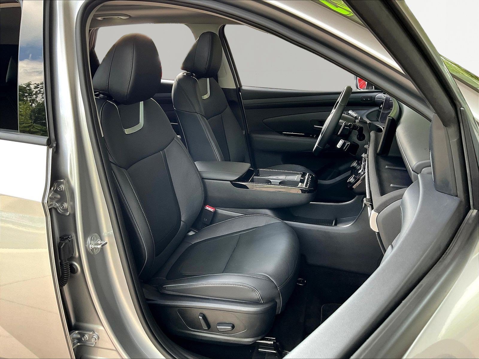 Used 2025 Hyundai Tucson Limited FWD image 29