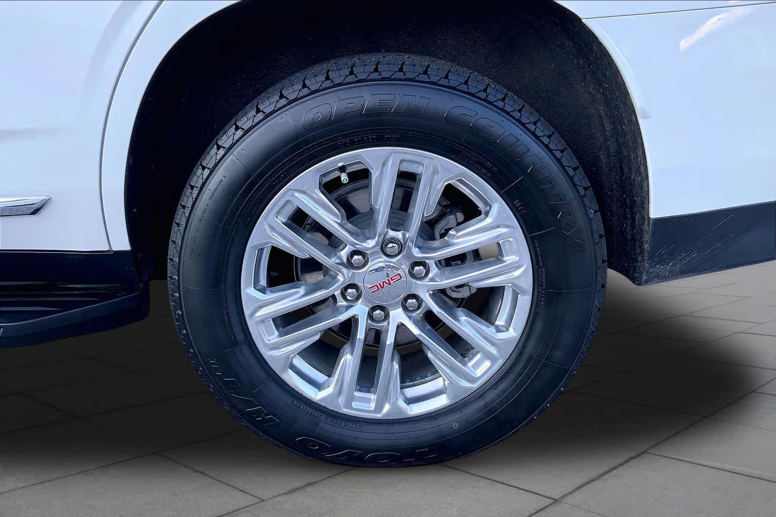 Used 2023 GMC Yukon SLT w/ SLT Premium Package RWD image 10
