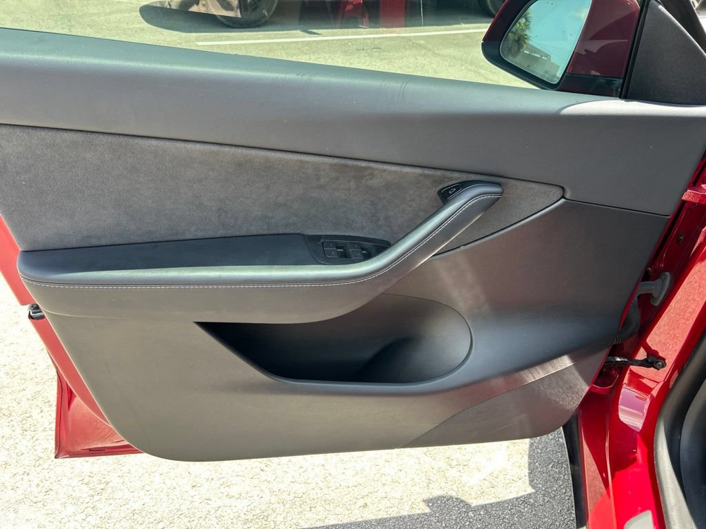 Used 2022 Tesla Model Y Long Range AWD/4WD image 17