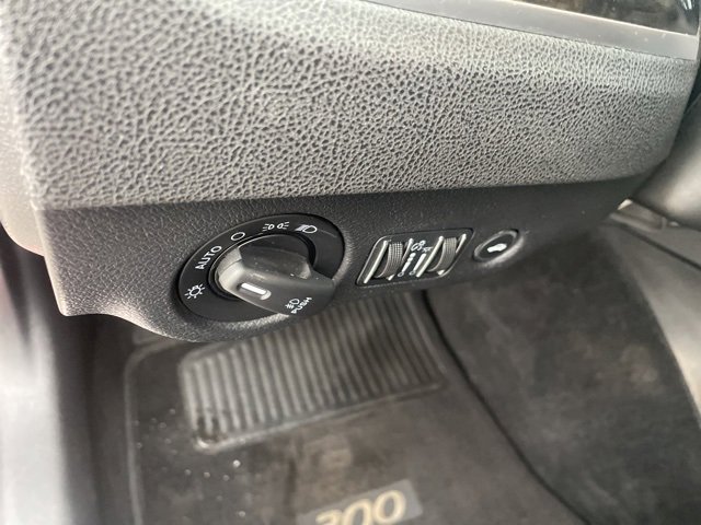 Used 2014 Chrysler 300 C image 24