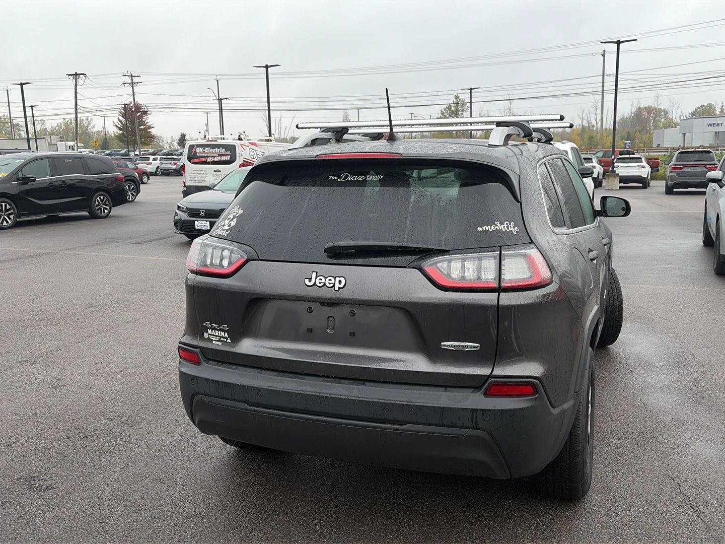 Used 2019 Jeep Cherokee Latitude Plus w/ Cold Weather Group AWD/4WD image 2