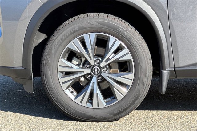 Used 2023 Nissan Rogue SV image 32