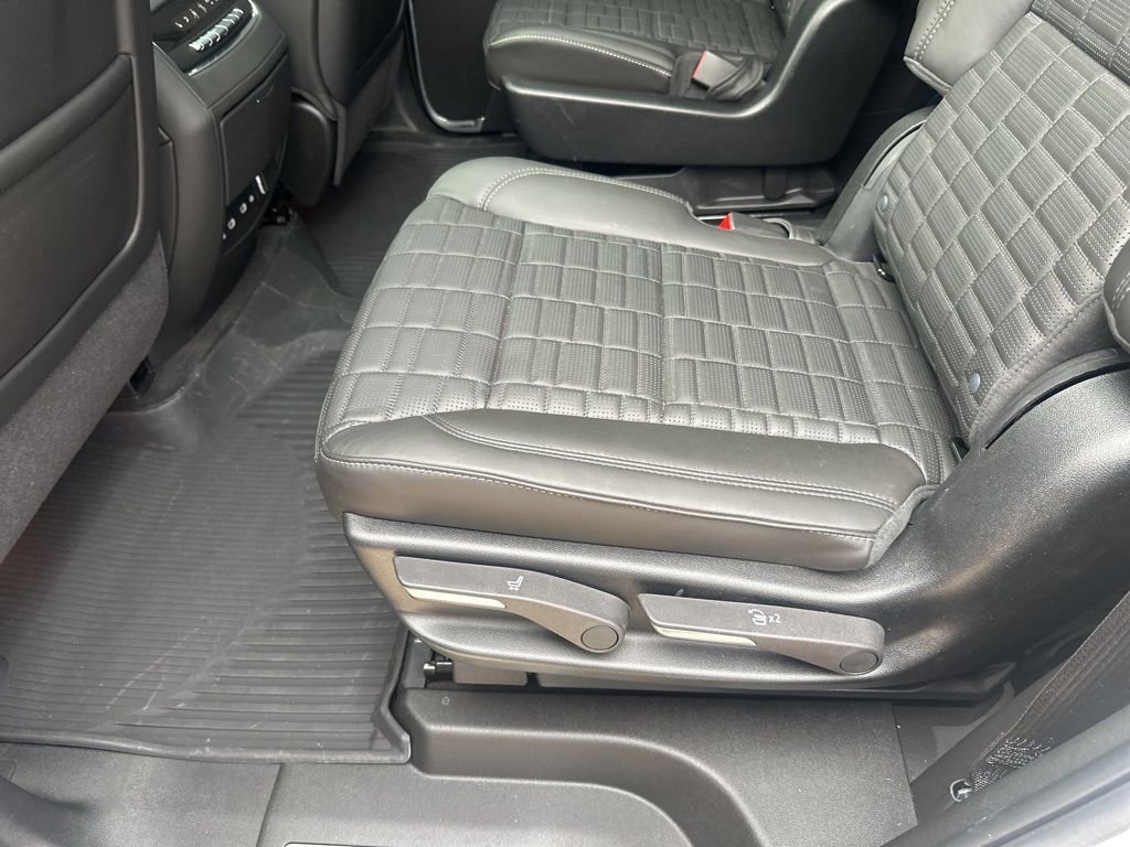 Used 2024 Cadillac Escalade Premium Luxury Platinum image 34