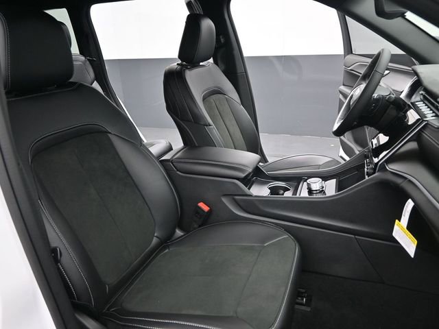 New 2025 Jeep Grand Cherokee Altitude image 16